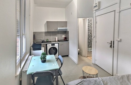 Evreux Apartment | Convenient Studio Near Train Station with Free Wi-Fi