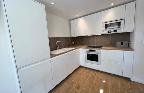Le Pradet Apartment | Cozy Studio with Oceanfront Views, Rated 9.4/10 by Guests