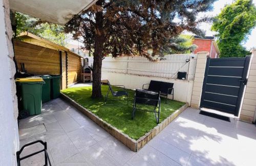 Bagneux Apartment | Charming Studio with Private Garden Near Paris - Rated 8.8
