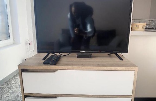 Saint-Quentin Apartment | Cozy Studio in City Center with Free WiFi for 4 Guests