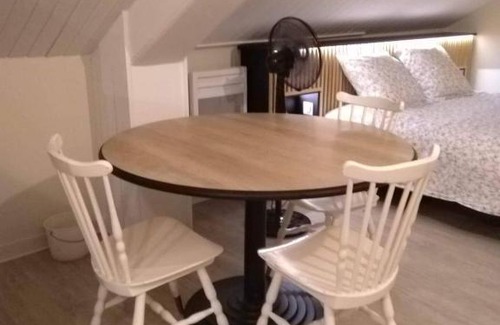 Arbois Apartment | Cozy Studio in Residence on Rue de Courcelles