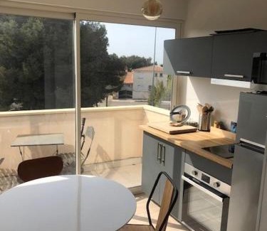 Martigues Apartment | Comfortable Studio in Carro - Côte Bleue, Rated 9/10