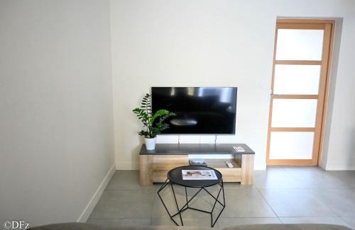 Arthes Apartment | Beautifully Renovated Apartment with Terrace and Garden
