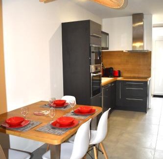 Arthes Apartment | Beautifully Renovated Apartment with Terrace and Garden