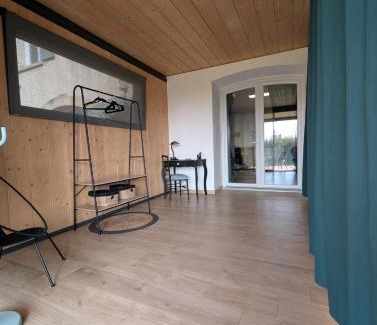 Istres Apartment | Superbe T2 neuf - 5min du centre au calme avec vue sur prairie