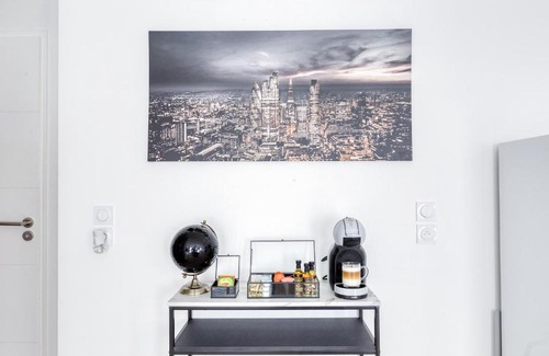 Louis Bertrand-Mirabeau-Semard Apartment | Convenient T2 Steps from Paris Metro - Family Friendly Stay