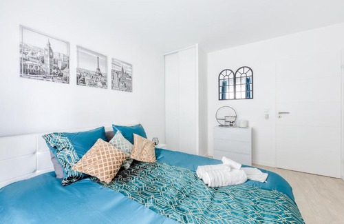 Louis Bertrand-Mirabeau-Semard Apartment | Convenient T2 Steps from Paris Metro - Family Friendly Stay