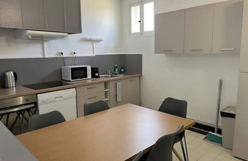 Saint-Gaudens Apartment | Spacious T3 with Lake View & Private Parking for Families