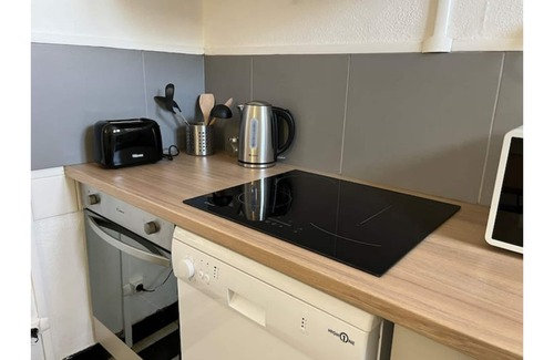 Saint-Gaudens Apartment | Spacious T3 with Lake View & Private Parking for Families