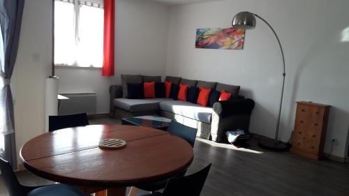Toulouse North Apartment | Elegant Oceanfront T3 with Pool & Amazing 9/10 Rating