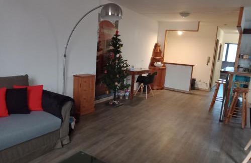 Toulouse North Apartment | Elegant Oceanfront T3 with Pool & Amazing 9/10 Rating