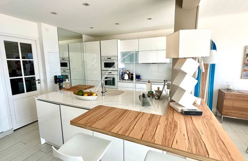 Palavas-les-Flots Apartment | Relax at T5 Beachfront Retreat with Parking and Terrace