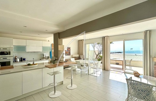 Palavas-les-Flots Apartment | Relax at T5 Beachfront Retreat with Parking and Terrace