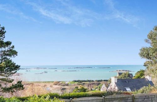 Trebeurden House | Cozy Villa Vue Mer with Terrace and Garden in Trébeurden