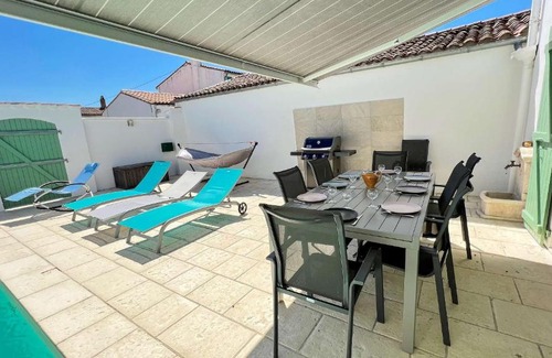 Loix Villa | Architectural Villa with Heated Pool & Perfect Guest Rating