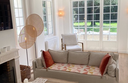 Touques House | Idyllic Villa with Garden, Family-Friendly & Steps to Beaches