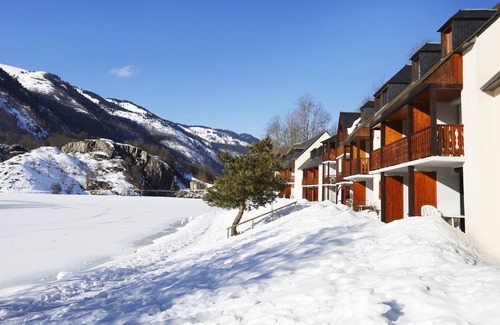 Peyragudes Condo | Magnificent Lake View Apartment with Pool Access