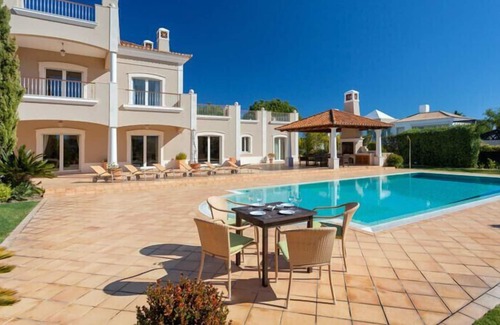 Quinta do Lago Villa | Superbly located 5 bedroom villa Quinta do Lago A314 - Almancil, Algarve