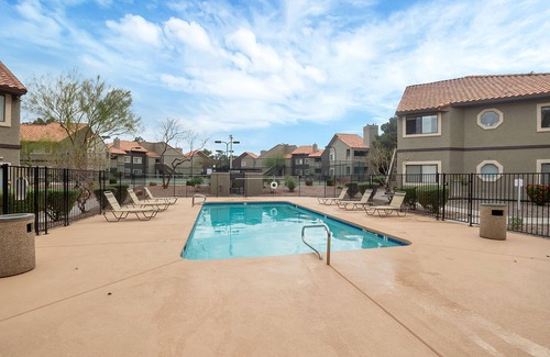 Spring Valley Apartment | Stunning 2 Bedroom Apartment with Vaulted Ceilings & Pool
