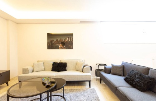 Bakırkoy Apartment | Modern Bakirkoy Retreat with 2 Bedrooms & Family Amenities