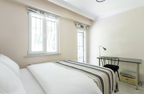 Bakırkoy Apartment | Modern Bakirkoy Retreat with 2 Bedrooms & Family Amenities