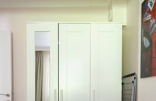 Bakırkoy Apartment | Modern Bakirkoy Retreat with 2 Bedrooms & Family Amenities