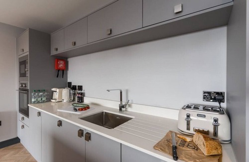 Penarth Condo | Modern 2 Bed 2 Bath Apartment with Parking & Gym Access
