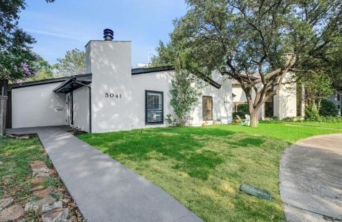 Northwest Dallas House | Pet-Friendly 4 Bedroom Home with Hot Tub in Galleria
