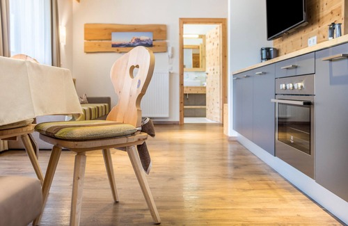Gudon Apartment | Delightful 'Marialisa Tulpe' Apartment with Mountain View