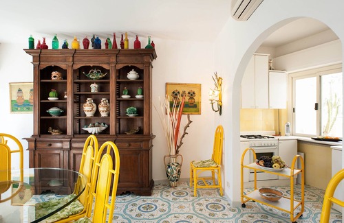 Spisone Apartment | Seaside Superior Apartment in Taormina with Pool & Breakfast