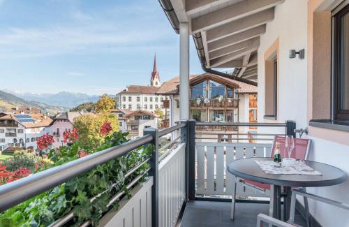 Gudon Apartment | Elegant Superior Apartment Marialisa Tulpe - 4 Star Stay