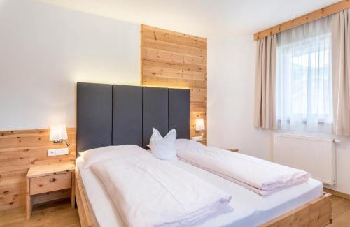 Gudon Apartment | Elegant Superior Apartment Marialisa Tulpe - 4 Star Stay