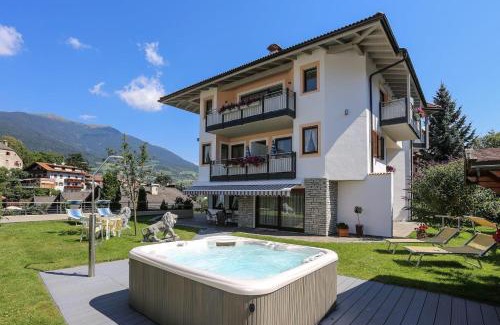 Gudon Apartment | Elegant Superior Apartment Marialisa Tulpe - 4 Star Stay