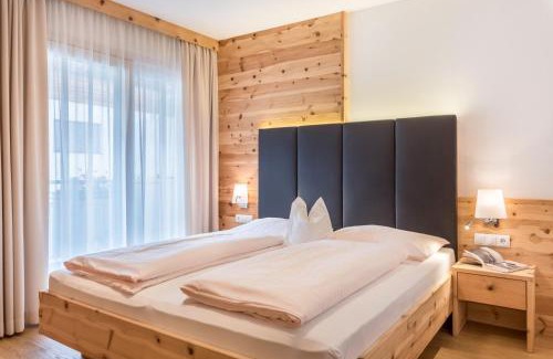 Gudon Apartment | 4-Star Superior Apartment Marialisa Rose with Hot Tub Access