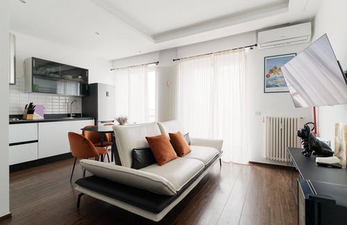 Crescenzago Apartment | Superior Apt with balcony and parking