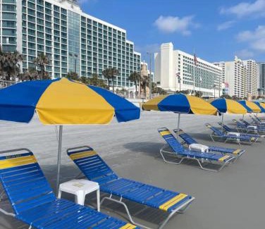 Bostwick Park Apartment | Superior beach studio with Pool Access and free parking