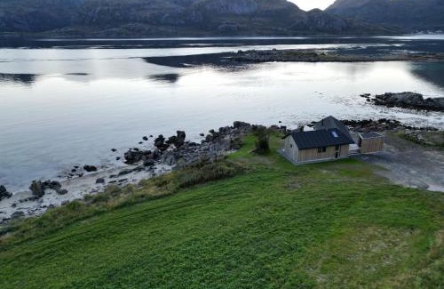 Vestvagøy House | Discover Lofoten's Private Beach Superior Cabin Retreat