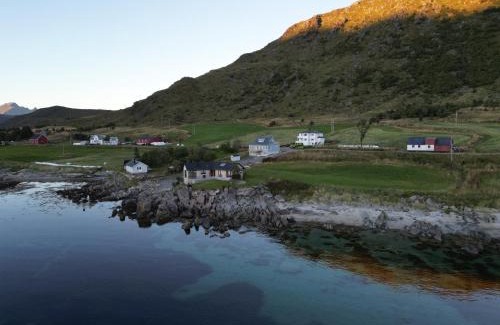 Vestvagøy House | Discover Lofoten's Private Beach Superior Cabin Retreat