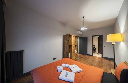 Beyoglu Apartment | Elegant 2-Bedroom Residence with Pool and Spa Amenities