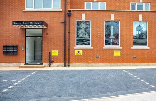 Roundhay Apartment | Ideal Compact Studio Near Top Amenities & Child Friendly