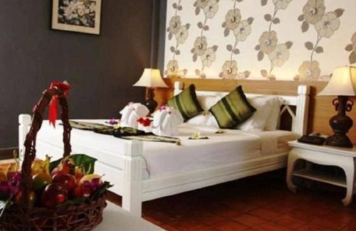 Ko Chang Resort | Inviting Garden View Hotel at Mae Nam Beach with Pool