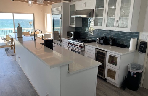 Central Malibu House | Oceanfront Malibu Townhouse - Guest Rated 9.8/10 with Views