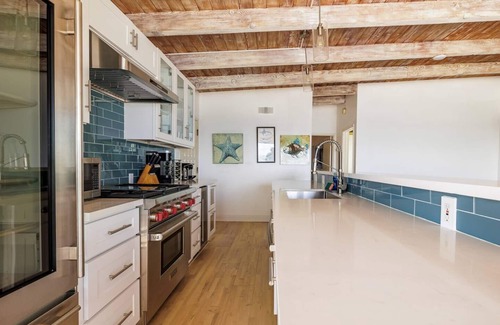 Central Malibu House | Oceanfront Malibu Townhouse - Guest Rated 9.8/10 with Views