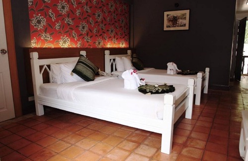Ko Chang Resort | Charming One-Bedroom Retreat with Tropical Garden Oasis