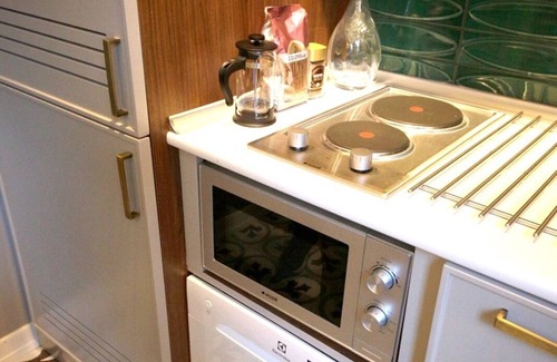 Gumussuyu Mahallesi Apartment | Prime Refurbished Flat with Spa in Central Istanbul