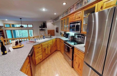 Tofte House | Serene Retreat on Lake Superior with Spa & Hot Tub Amenities
