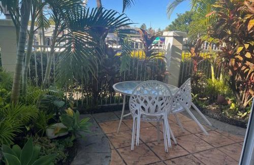 Emu Park Apartment | Relaxing Superior Studio - Unit 4 with Inviting Pool Access