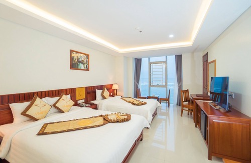Dong Hoi Hotel | Welcoming Triple Room with Pool Access in 4-Star Hotel
