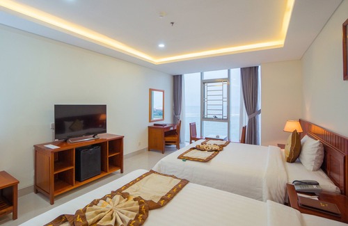 Dong Hoi Hotel | Welcoming Triple Room with Pool Access in 4-Star Hotel