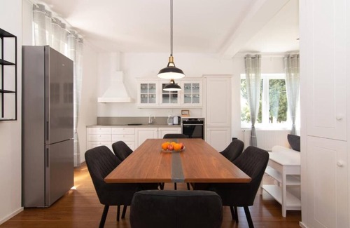 Izola Apartment | Elegant Two Bedroom Apartment at Villa Beatrice Izola